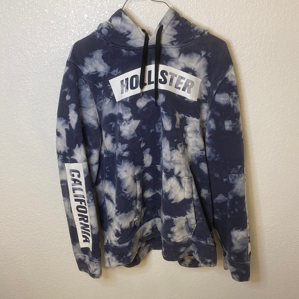 XL Hollister blue white tie die shirt.